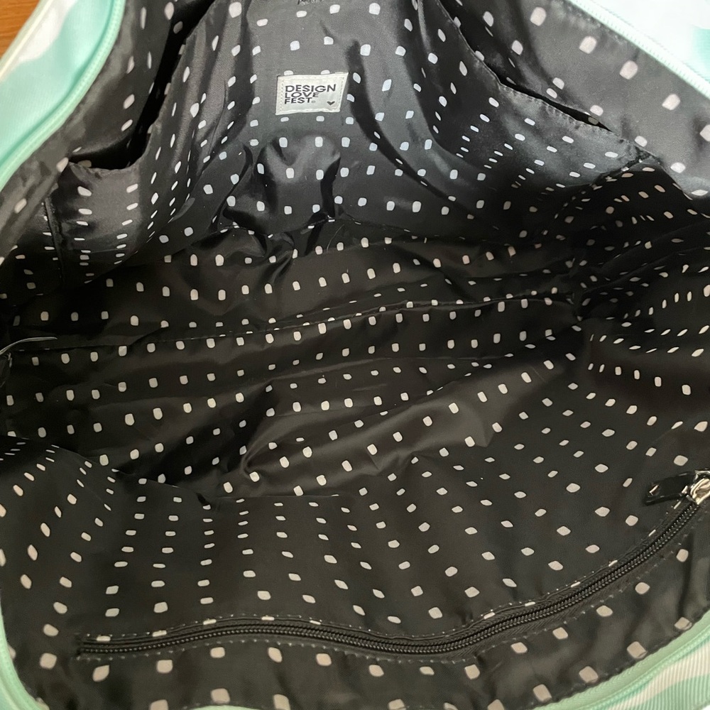 Large tote great for trips! - Picture 3 of 6